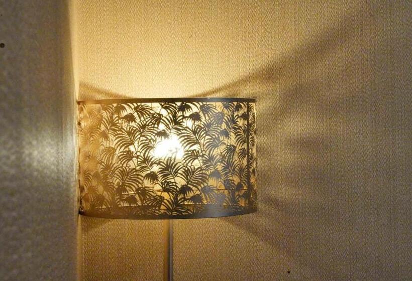 منزل غرفتين نوم, Taylor Close