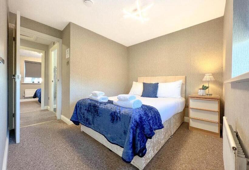 منزل غرفتين نوم, Taylor Close