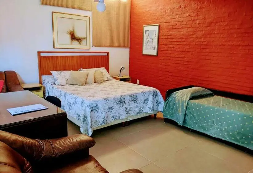Chambre Familiale Supérieure, Ars Amici