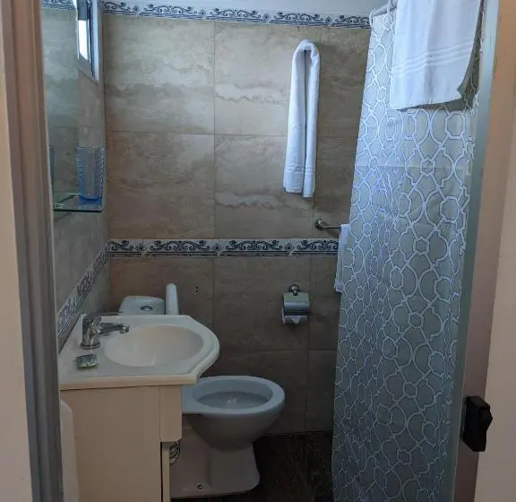 Chambre Familiale Supérieure, Ars Amici