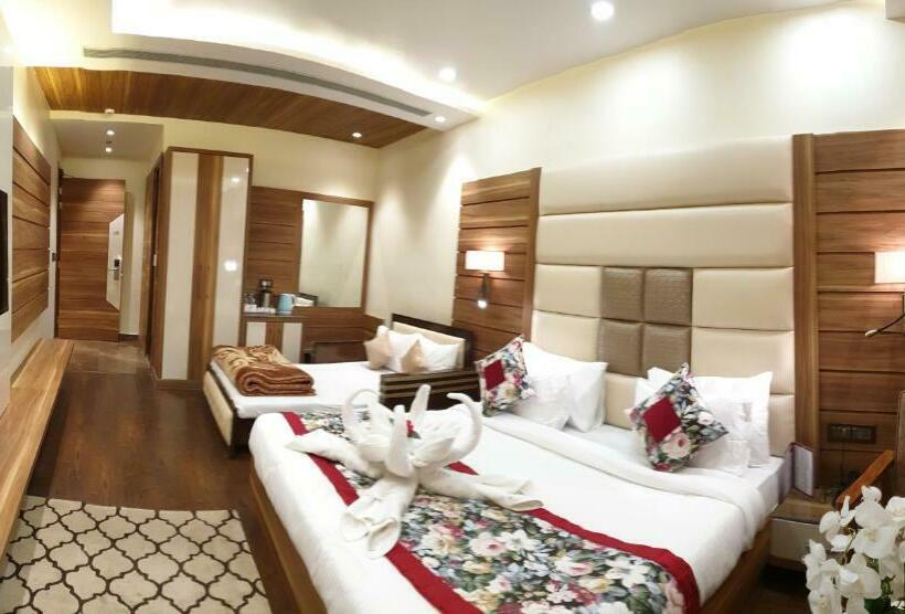 Люкс, Makhan Residency