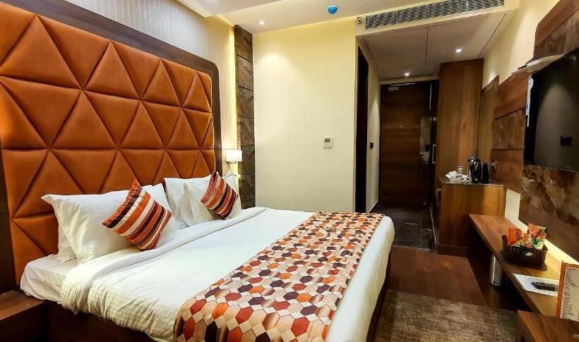 Номер Superior Кровать Кинг, Makhan Residency