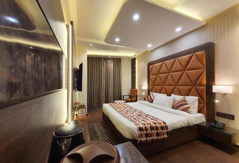 Номер Superior Кровать Кинг, Makhan Residency