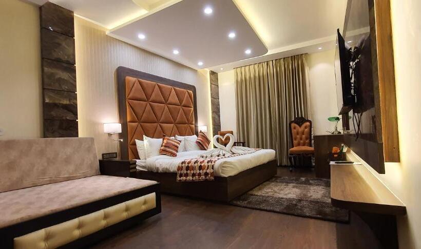 Люкс, Makhan Residency