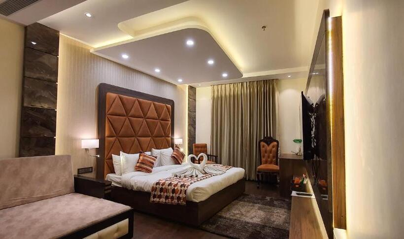 Люкс, Makhan Residency