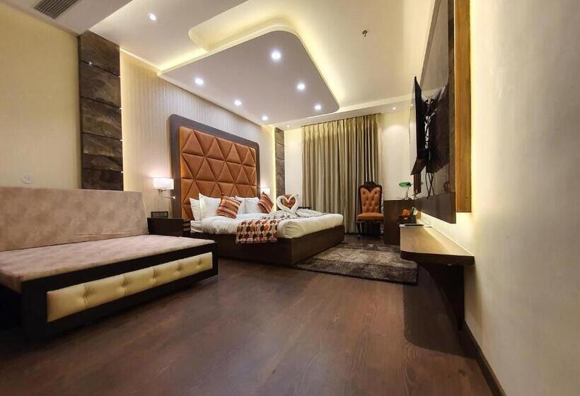 Люкс, Makhan Residency