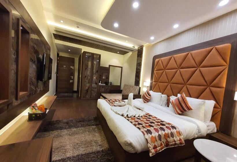 Люкс, Makhan Residency