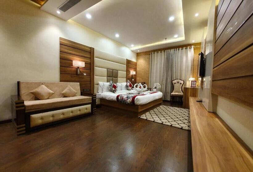 Люкс, Makhan Residency