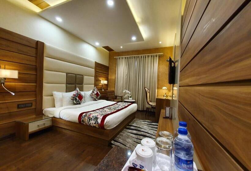 Люкс, Makhan Residency