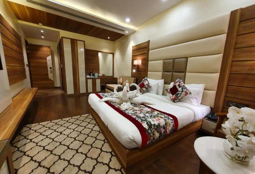 Люкс, Makhan Residency