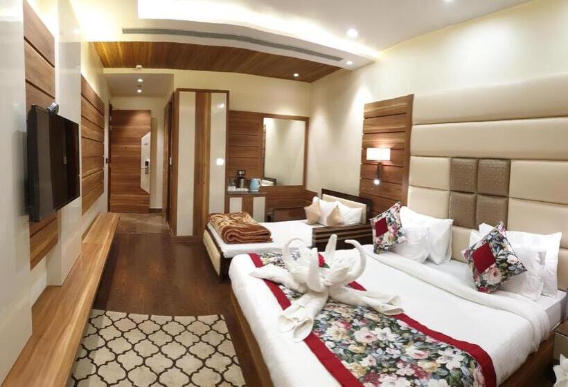 Люкс, Makhan Residency