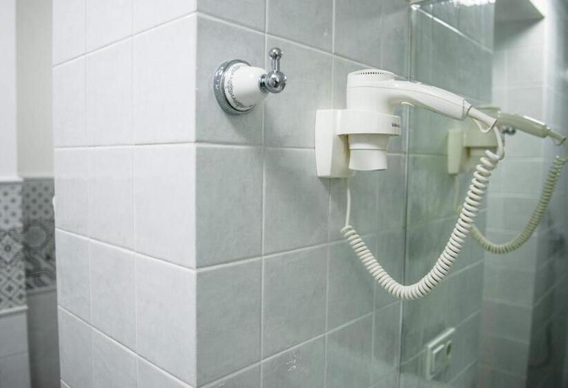 اتاق لوکس, Apart Hotel Quartet