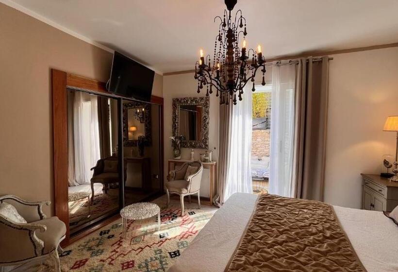 اتاق لوکس, Chez Virginie