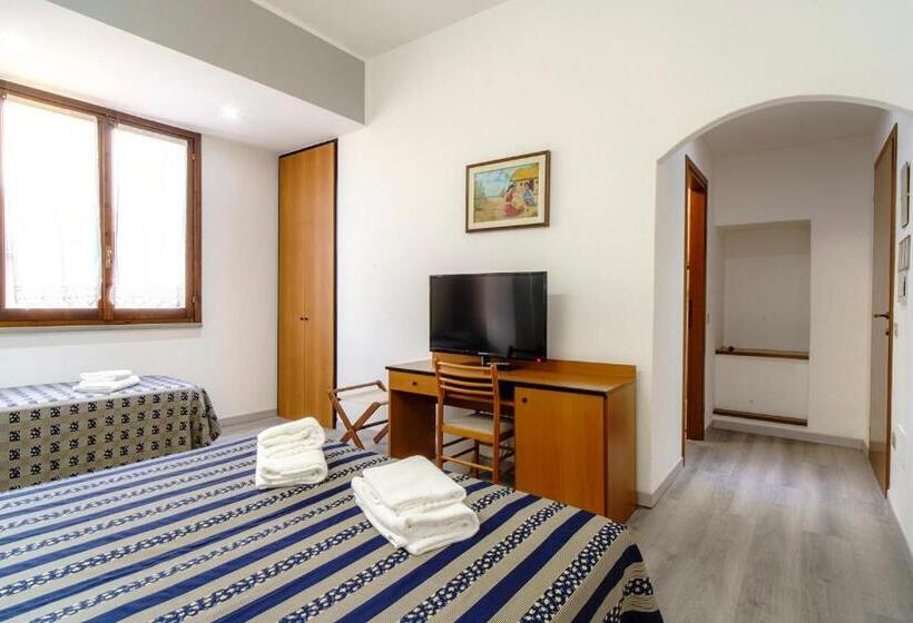 חדר סטנדרט לשלושה, Albergo Martini