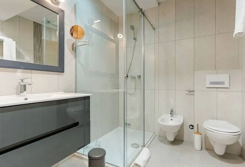 Standard Yhden Hengen Huone, Rubicon Garni