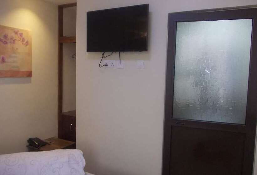 اتاق استاندارد یک نفره, Neptune Plaza