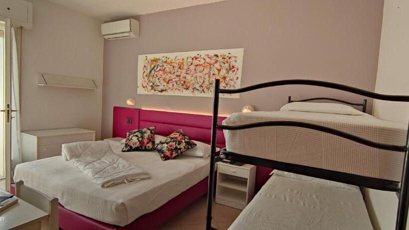 Трехместный Номер Стандарт с Балконом, Villa Platani