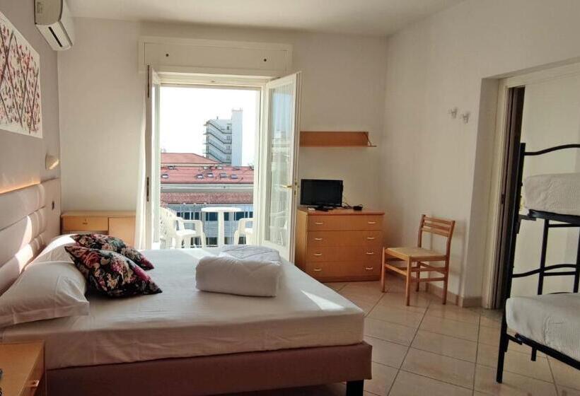 Четырехместный Номер Стандарт с Балконом, Villa Platani