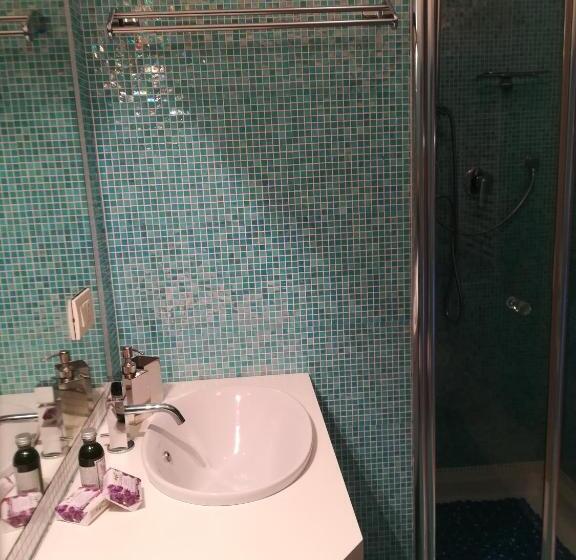 شقة غرفتين, Michelangelo Rta