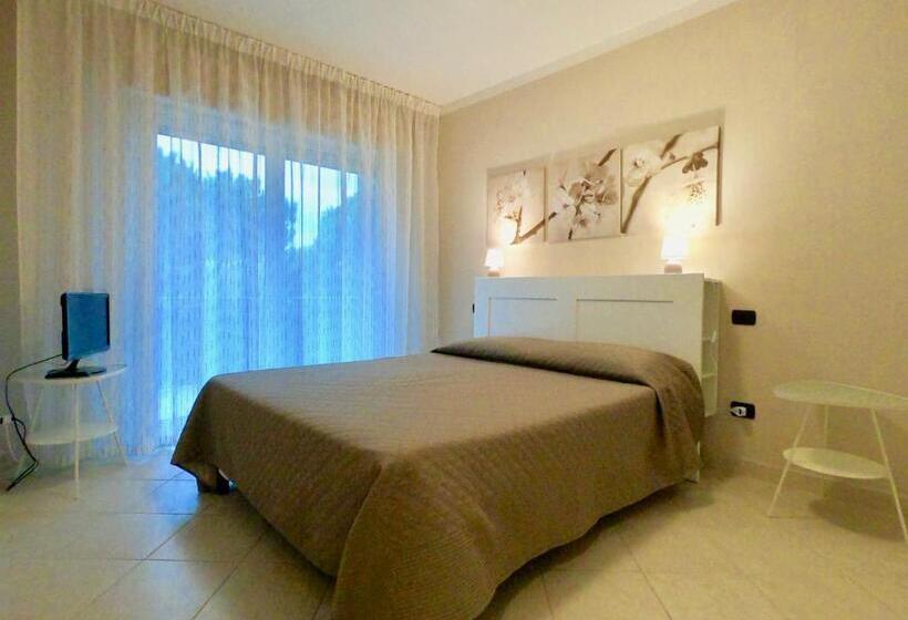 شقة غرفتين, Michelangelo Rta