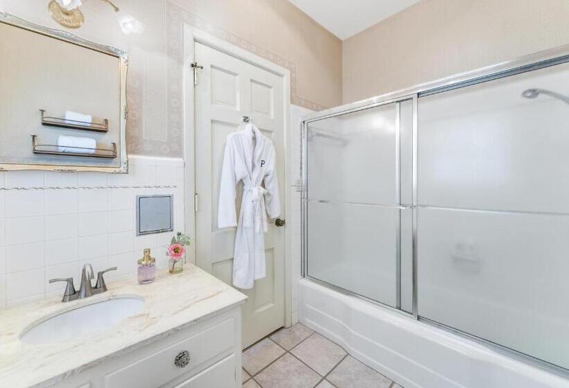 패밀리 룸, Presidents House B & B