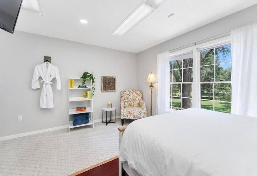 디럭스 스튜디오, Presidents House B & B