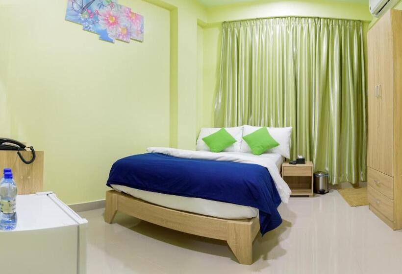 اتاق لوکس, Tourist Inn