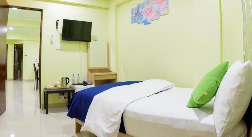 اتاق لوکس, Tourist Inn