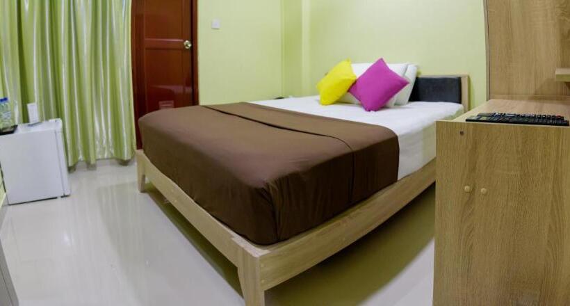 اتاق لوکس, Tourist Inn