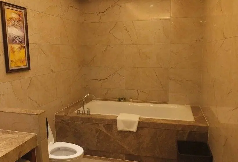سوئیت ریاست جمهوری 2 خوابه, Kaloum