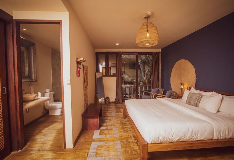 デラックスルーム, Selina Nosara