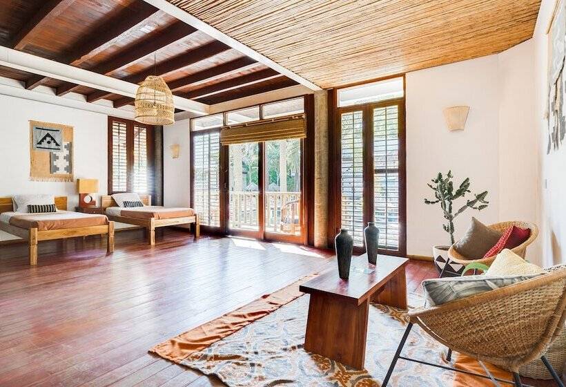 プールビュースイート, Selina Nosara