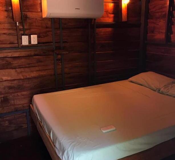 デラックスルーム, Aldea Tzunun