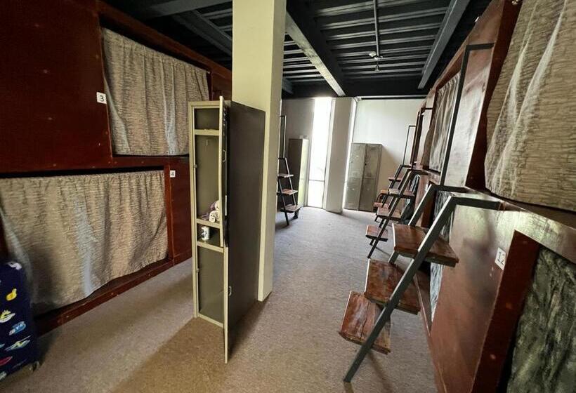 ルームシェアのワンベッド, Aldea Tzunun