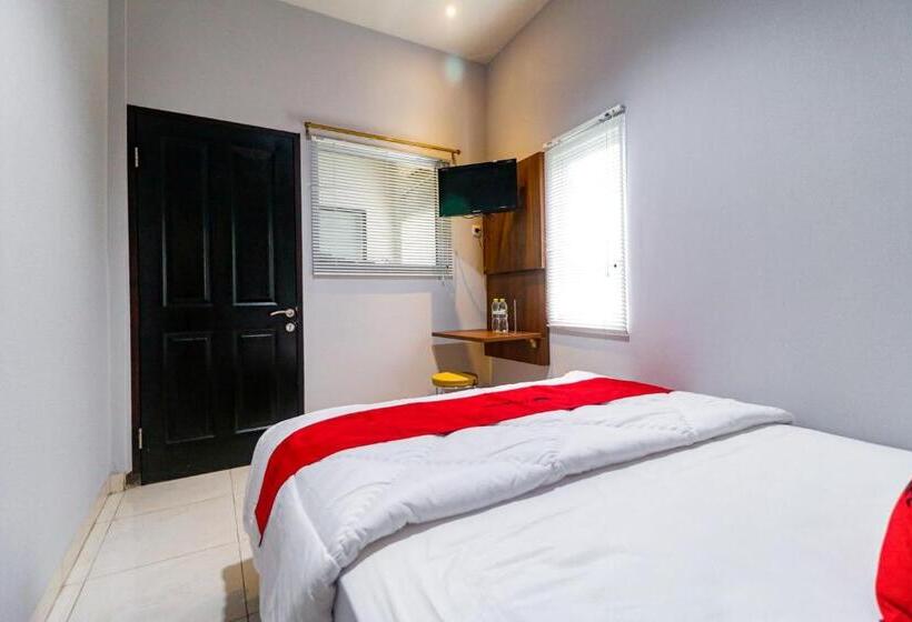 Номер Стандарт, Reddoorz Near Kebon Jeruk Jakarta