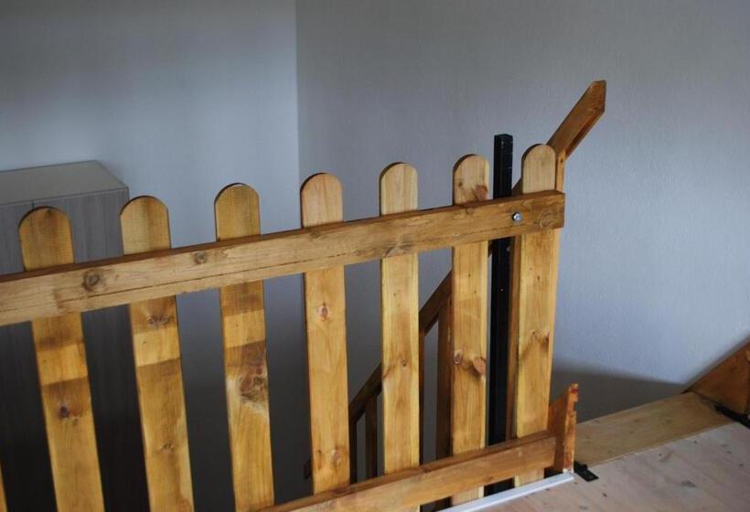 דירת חדר, Luxar Room