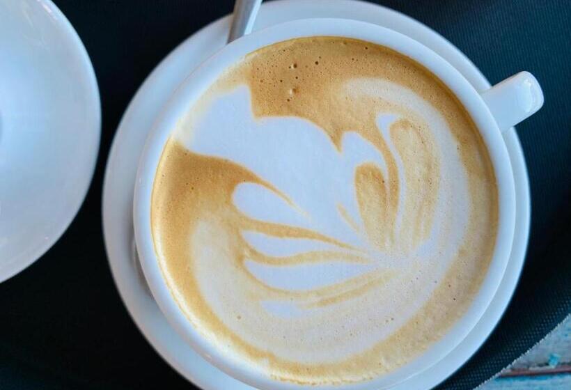 דירת חדר, Luxar Room