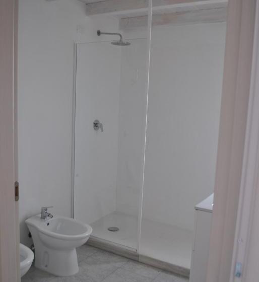 סטודיו משפחתי, Luxar Room