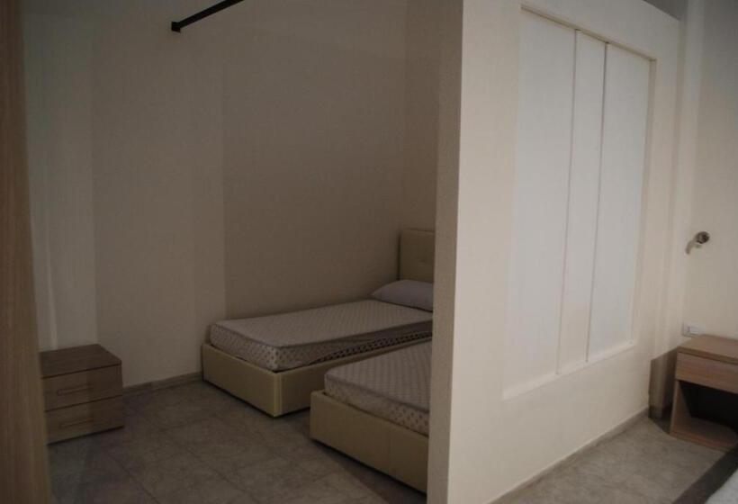 סטודיו משפחתי, Luxar Room