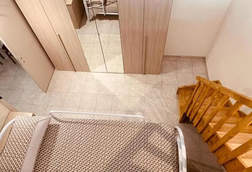 استودیو خانوادگی, Luxar Room