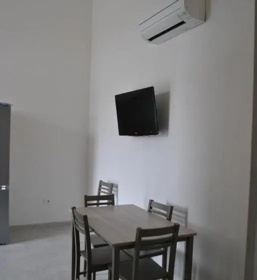 اتاق دوبلکس, Luxar Room