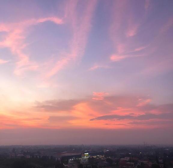 استودیوی استاندارد, Evelyn S Place At Tagaytay 2