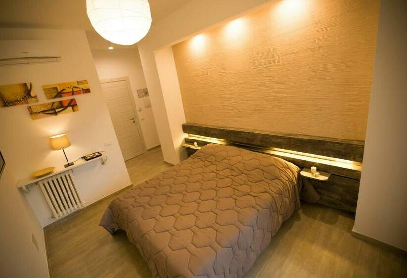 غرفة قياسية مزوَّدة بشُرفة, Phalanthos Taranto