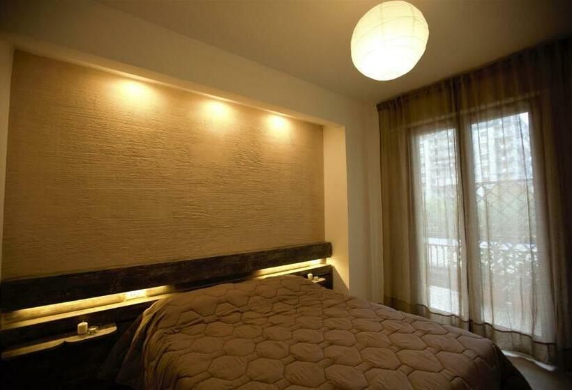 غرفة قياسية مزوَّدة بشُرفة, Phalanthos Taranto