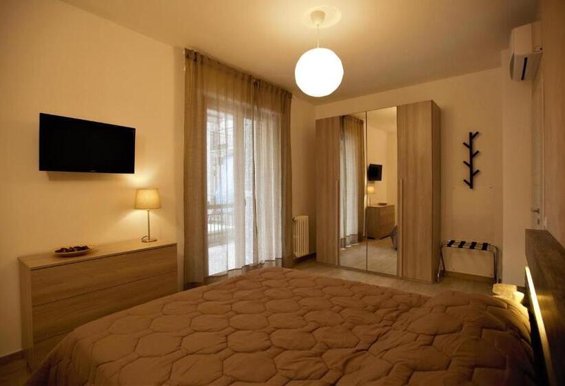 غرفة قياسية مزوَّدة بشُرفة, Phalanthos Taranto