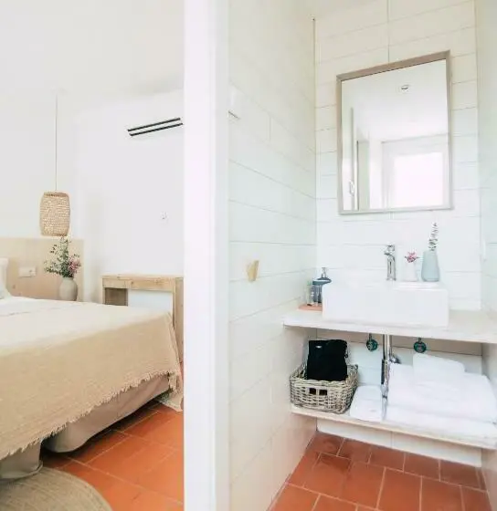 اتاق استاندارد با چشم‌انداز دریا, Hostal Ses Negres