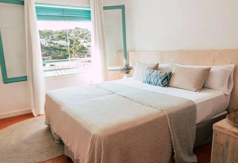 اتاق استاندارد با چشم‌انداز دریا, Hostal Ses Negres