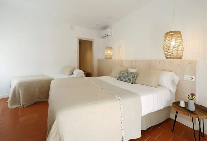 اتاق استاندارد سه نفره, Hostal Ses Negres