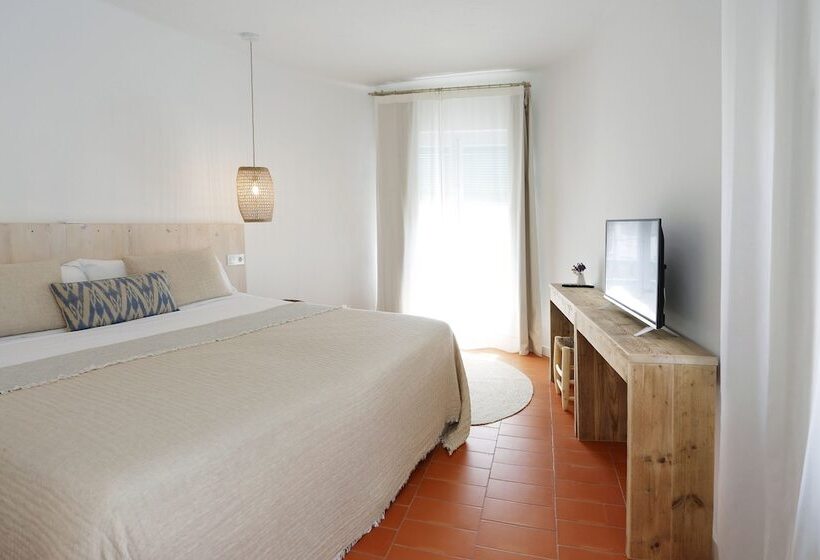 Номер Стандарт Трехместный, Hostal Ses Negres