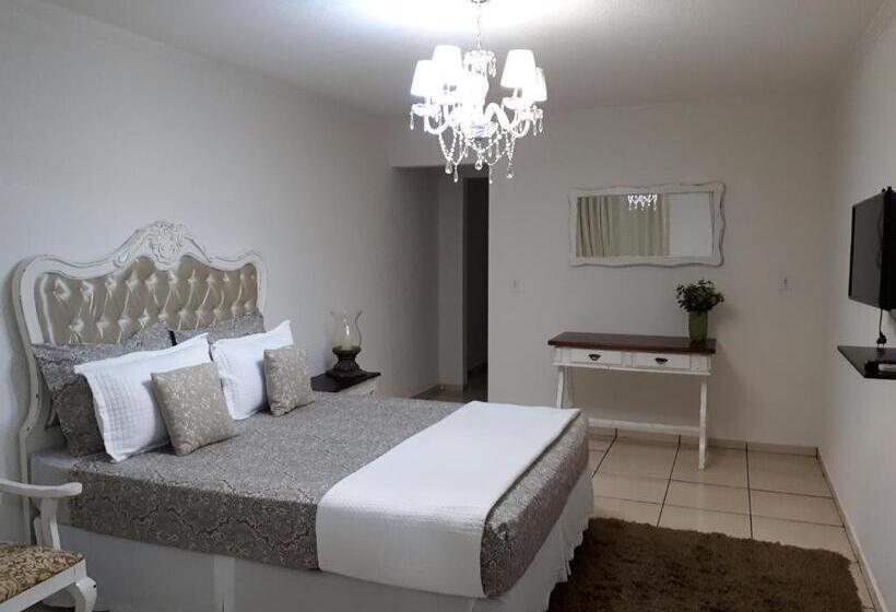 سوییت لوکس, Pousada Cris Garden Bed&breakfast